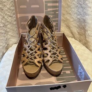 BCBG platform shoes
size 10, tan
Like new